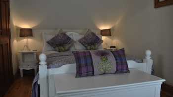 Waters Edge Cottage B&B Loch Lomond Accommodation