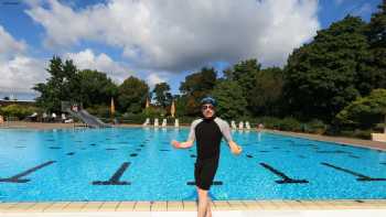 Schwimmkurs Hannover: Schwimmkurse für Erwachsene & Kinder mit Leonid Gelman