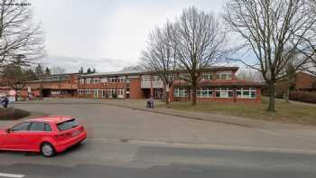 School on the dike Elementary School