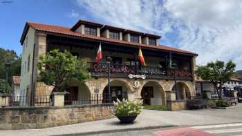 Alfoz de Lloredo Town Hall