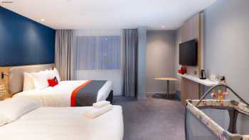 Holiday Inn Express London Heathrow T4, an IHG Hotel