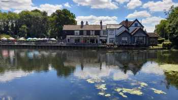 Lee Valley Caravan Park Dobbs Weir