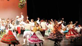 Grupo De Coros Y Danzas Niño Jesus Del Balate