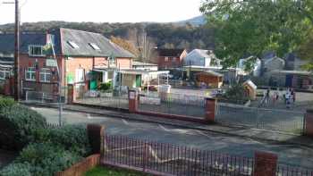 Ysgol Gynradd Gymraeg Cwmnedd