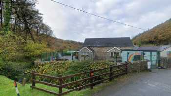 Llanychllwydog School