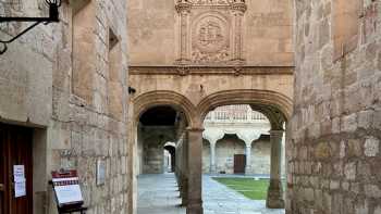 Patio de Escuelas Menores