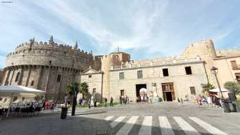 Casa de las Carnicerías, Puerta del Peso de la Harina