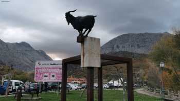 estatua al chivo