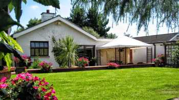 Pinegrove Lodge B & B