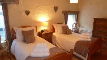 Gorse Hill Farm Self Catering & Gorse Hill Glamping