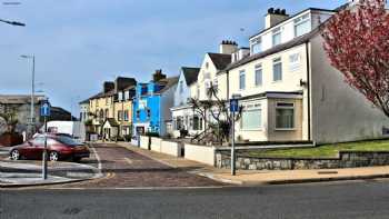 The Hut Sea Front Inn Holyhead