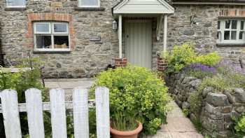 Holiday cottages in Wales. Crug Yr Eryr Isaf .