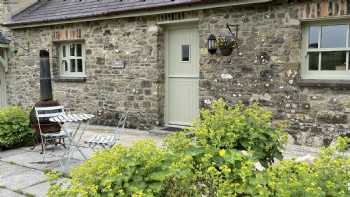 Holiday cottages in Wales. Crug Yr Eryr Isaf .