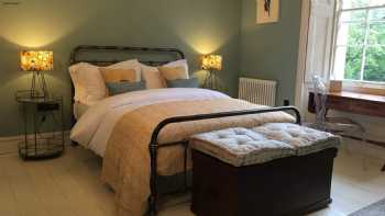 Llwynhelig Manor Bed & Breakfast