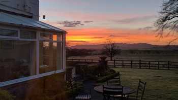 Llwydiarth Fawr Bed and Breakfast