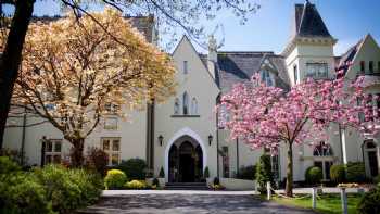 The Glen Yr Afon House Hotel