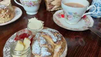 Pen-y-Bryn Tearooms with Rooms