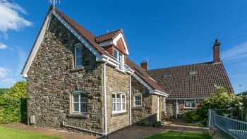 The Barn B&B and Tyn Cellar Farm Cottages