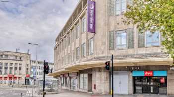 Premier Inn Plymouth City Centre (Derry's Cross) hotel