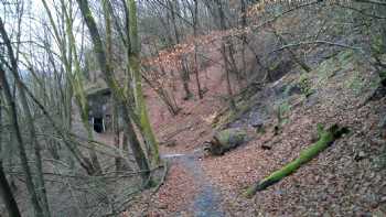 Felsentunnel mit Balkon