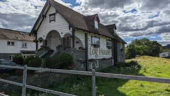 Log House Restaurant 