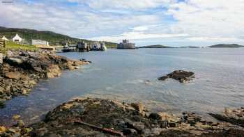 Hebridean Toffee factory and The Deck cafe 