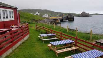 Hebridean Toffee factory and The Deck cafe 