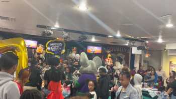 Chuck E. Cheese 