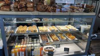 Farine Bakery & Café 