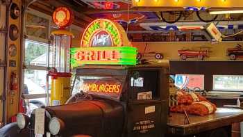 Nutty's Junkyard Grill 