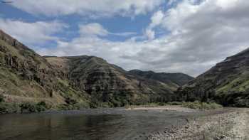 Boggan's Oasis on the Grande Ronde River 