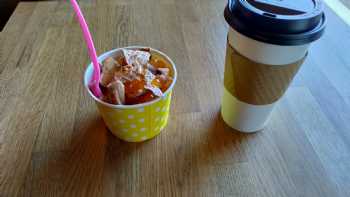 Utopia Frozen Yogurt and Coffee House