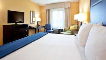 Holiday Inn Express & Suites Wilmington-Newark, an IHG Hotel