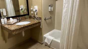 Holiday Inn Express & Suites Elkton - University Area, an IHG Hotel