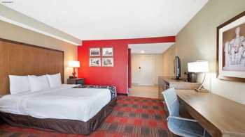 La Quinta Inn & Suites by Wyndham DC Metro Capital Beltway