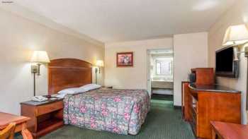 Days Inn by Wyndham Camp Springs/Andrews AFB DC Area