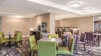 La Quinta Inn & Suites by Wyndham Columbia / Fort Meade