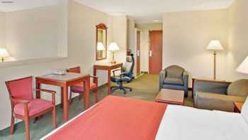 Days Inn & Suites by Wyndham Laurel Near Fort Meade