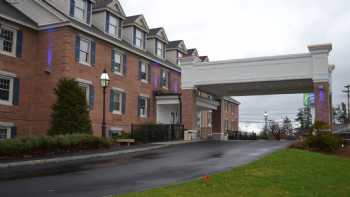 Holiday Inn Express & Suites Merrimack, an IHG Hotel