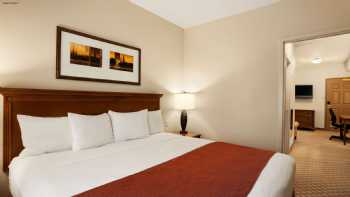 Country Inn & Suites by Radisson, Manchester Airport, NH