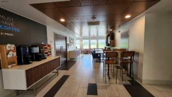 Holiday Inn Express & Suites Rochester, an IHG Hotel