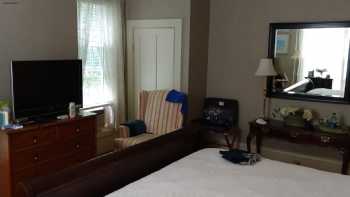 123 North Main Bed & Breakfast