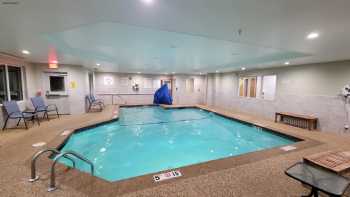 Holiday Inn Express & Suites Tilton - Lakes Region, an IHG Hotel