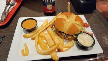 Red Robin Gourmet Burgers and Brews