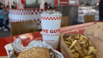 Five Guys Neumünster Designer Outlet