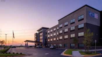 Holiday Inn Express & Suites Olathe West, an IHG Hotel