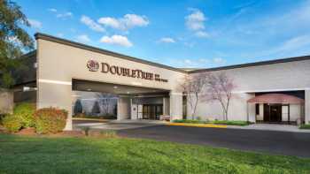 DoubleTree by Hilton Hotel Lawrence