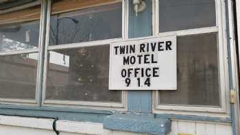 Twin Rivers Motel