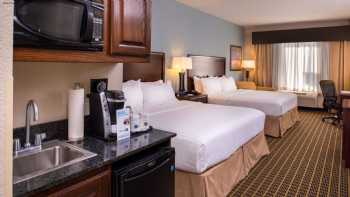 Holiday Inn Express & Suites Pittsburg, an IHG Hotel