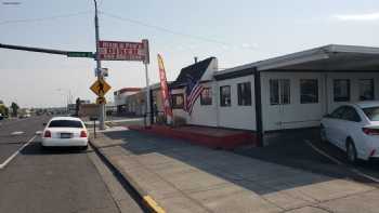 Mom and Pop's Diner